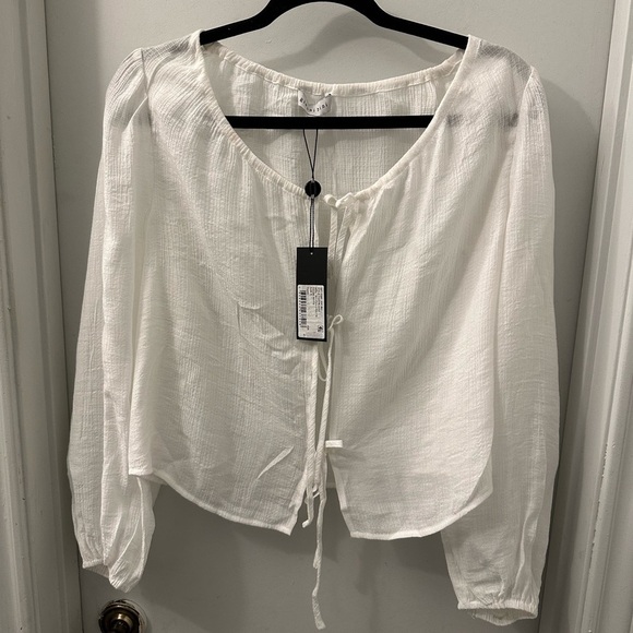 Gianni Bini Tops - NWT GIANNI BINI WOV TAYLYNN OPEN TIE
COLOR: WHITE
